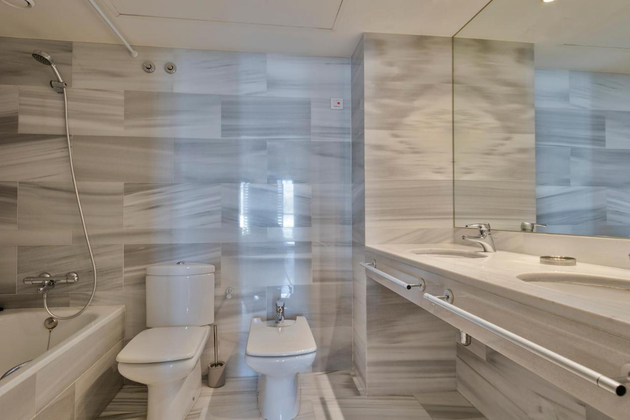 Alcam Llum Deluxe Apartment Барселона Екстериор снимка